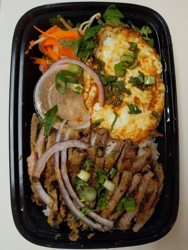 R2. Grilled Sliced Lemongrass Beef Rice Plate.