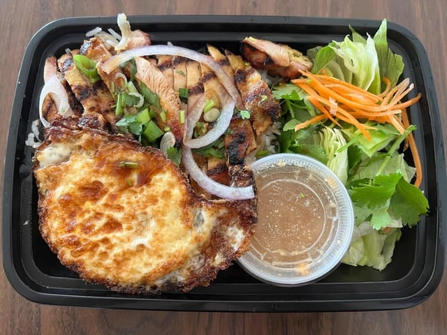 R3. Grilled Lemongrass Chicken Rice Plate.