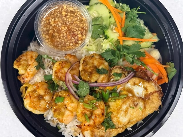 R4. Grilled Lemongrass Shrimps Rice Plate.